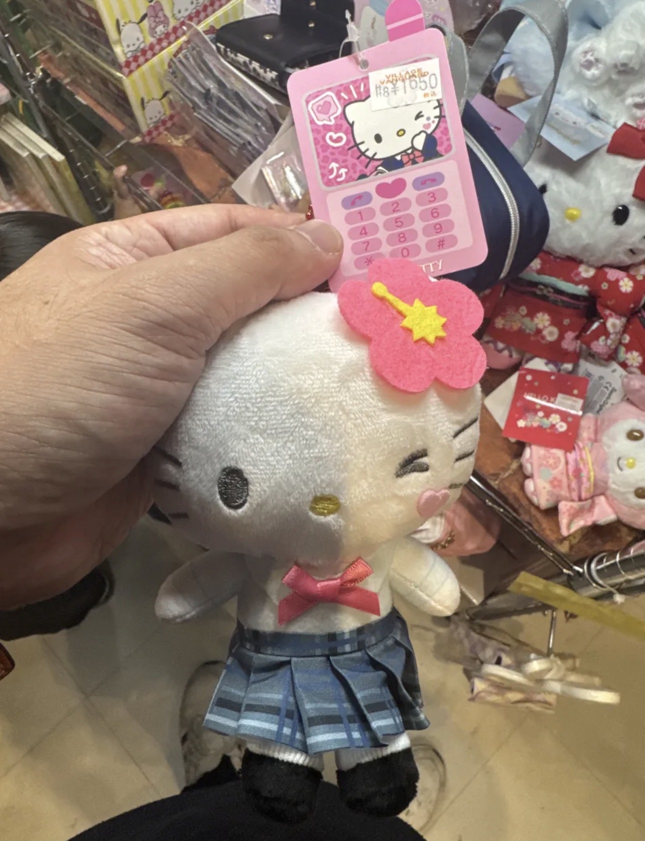 ハローキティぬいぐるみ制服バージョン